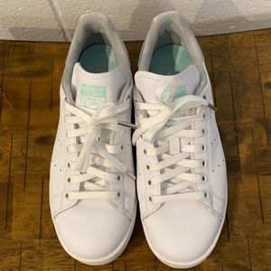 EUC Adidas Stan Smith shoes (Women’s 7)